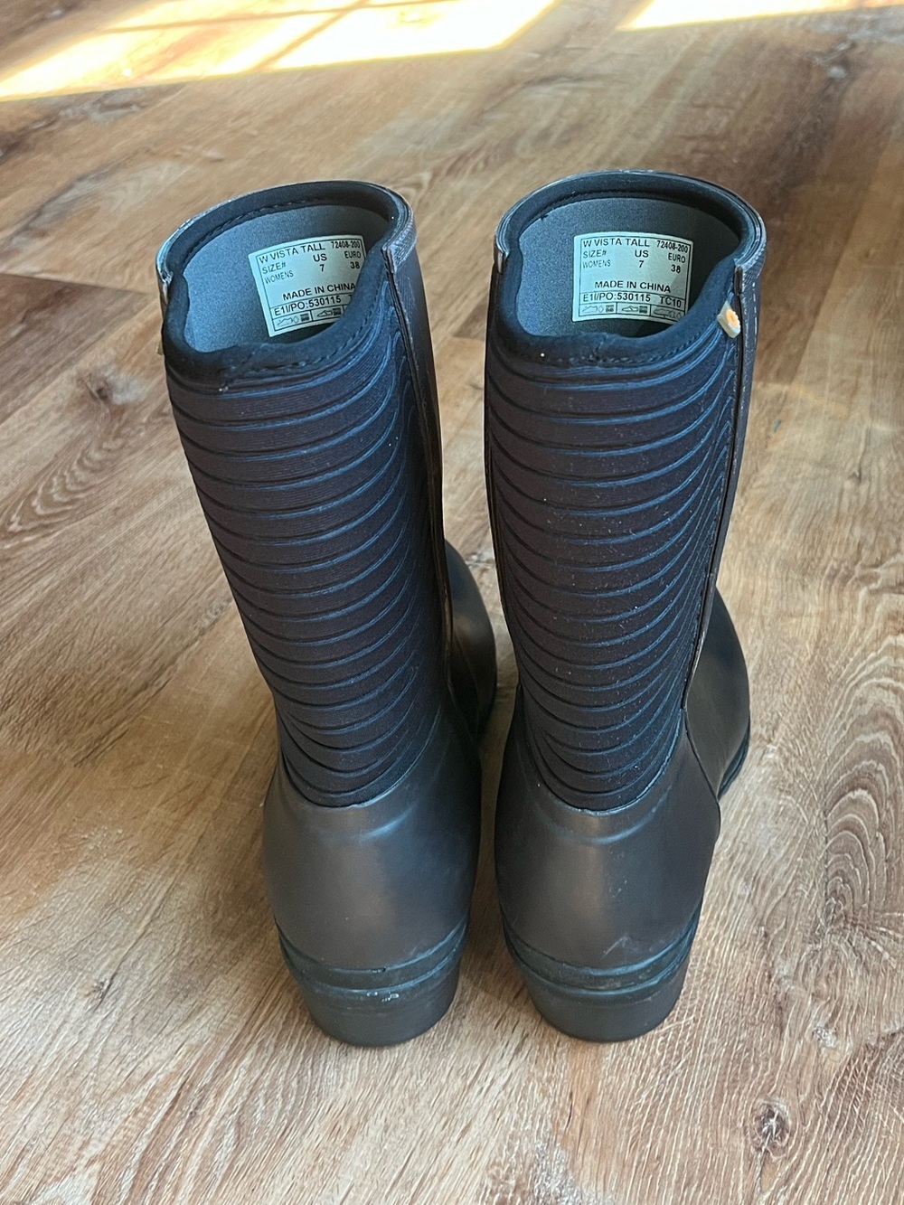 Bogs Women's Black Ribbed Mid-Calf Rain Boots - Picture 6 of 6